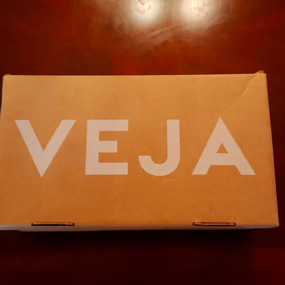 Veja Sneakers - Picture 5 of 7